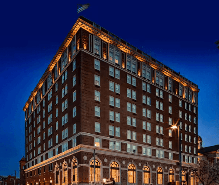 exterior photo of the Yorktowne Hotel, York, Pa. at night
